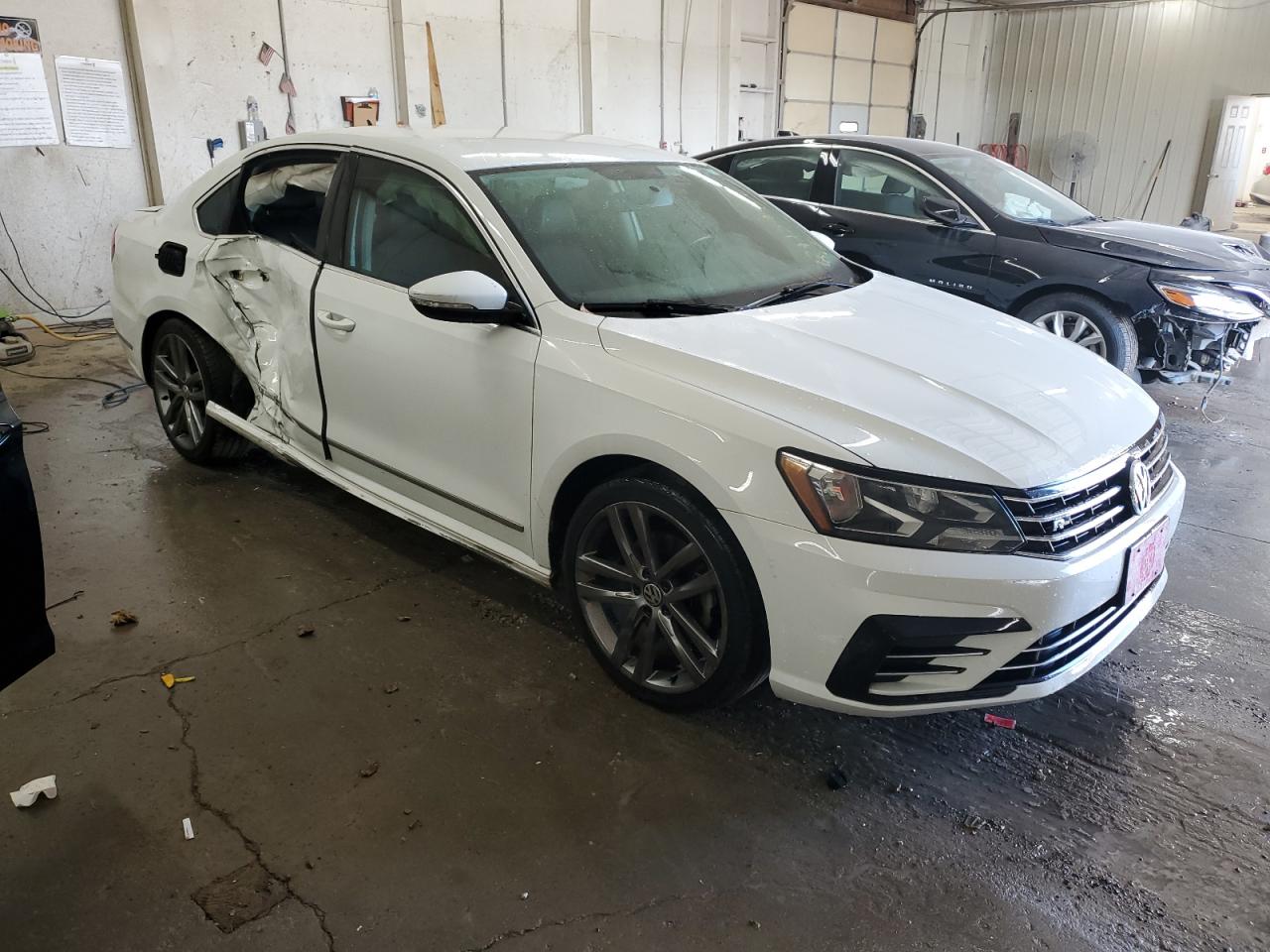 2016 Volkswagen Passat - Image 4