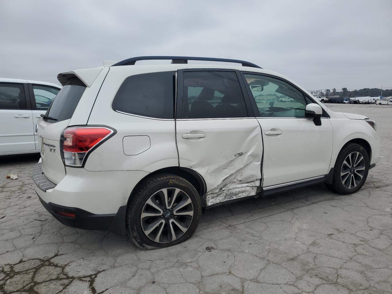 VIN JF2SJGWC4JH418260 2018 SUBARU FORESTER no.3