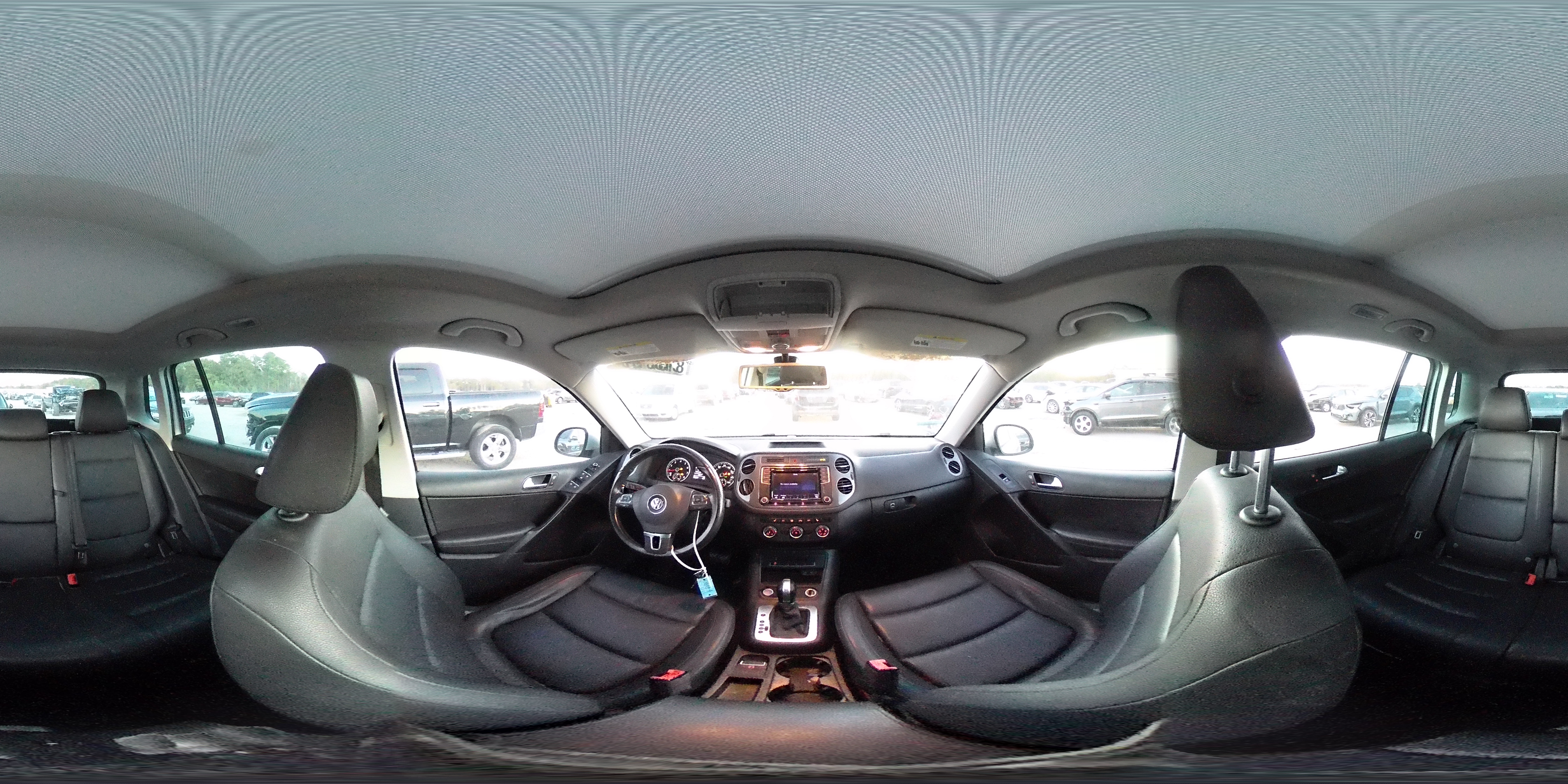 2016 Volkswagen Tiguan - Image 14