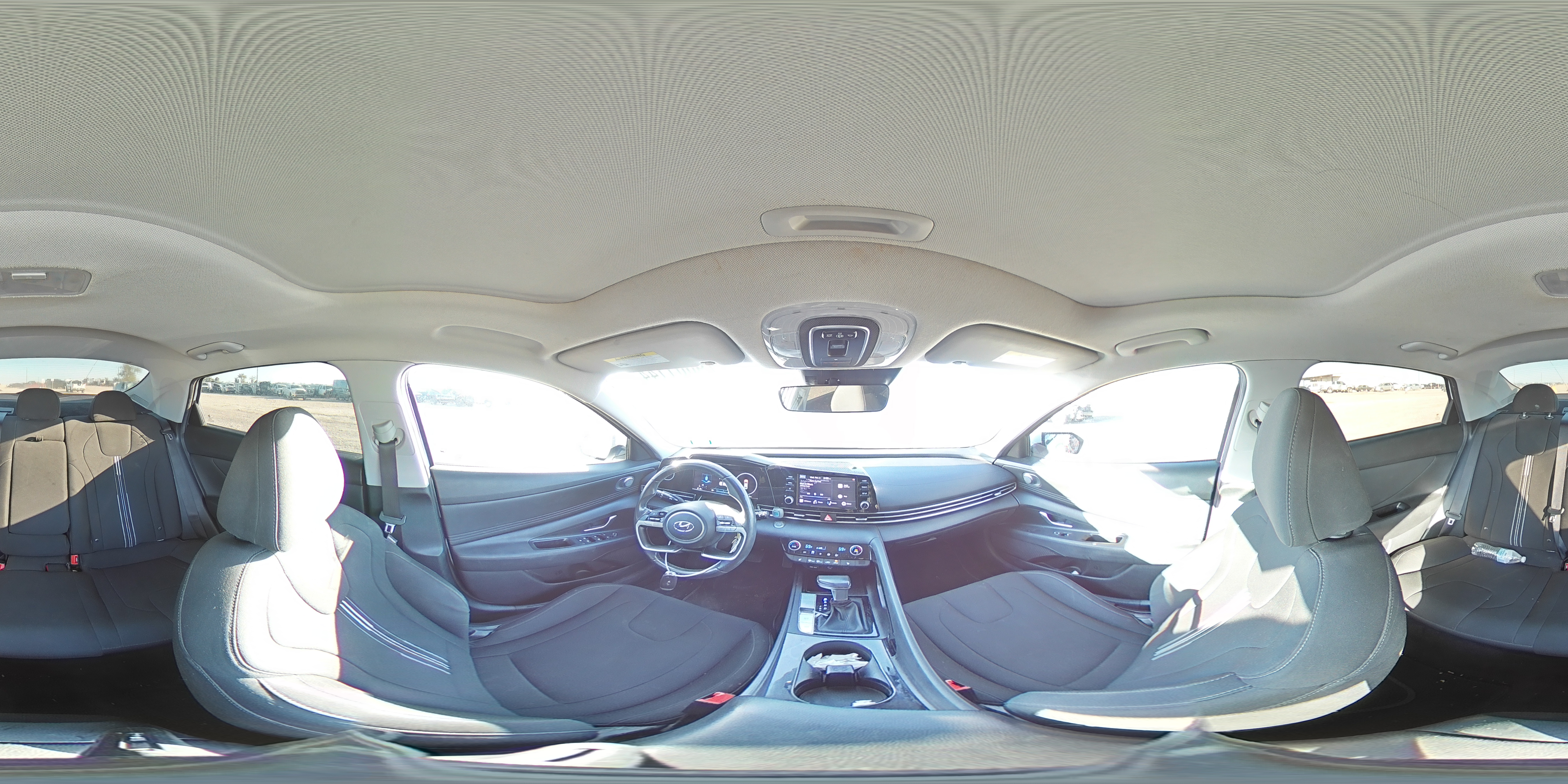 2022 Hyundai Elantra - Image 13
