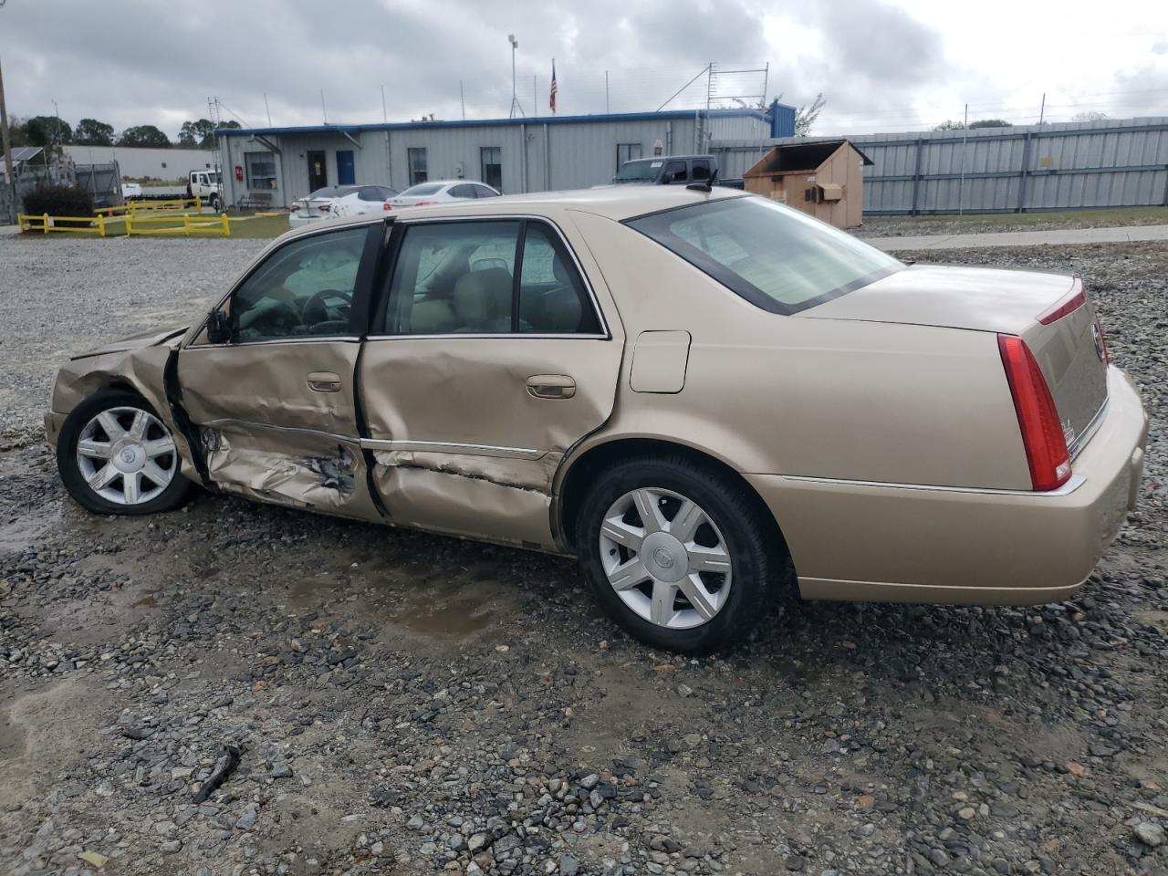 2006 Cadillac DTS - Image 2