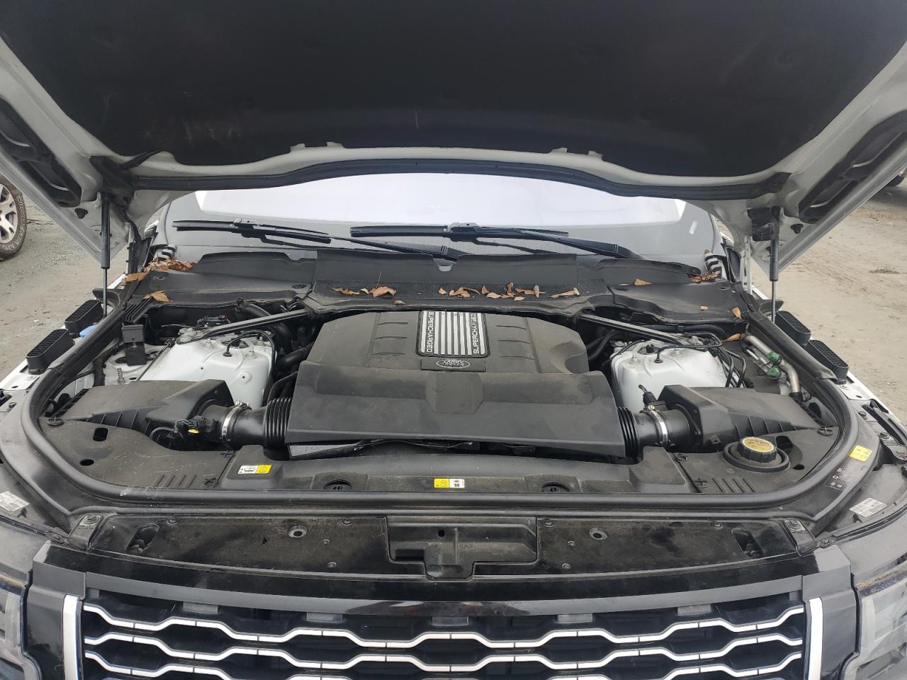 2018 Land Rover Range Rover - Image 11