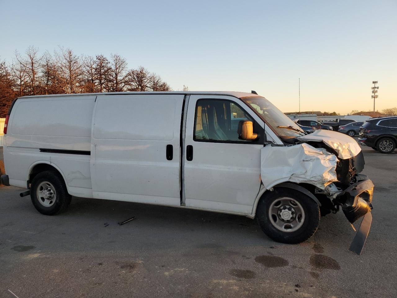 VIN 1GCZGHFG7K1361342 2019 CHEVROLET EXPRESS no.4