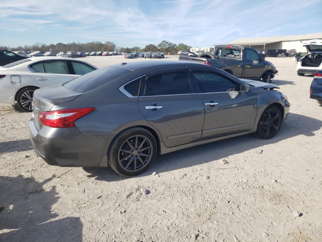 2017 Nissan Altima - Image 3