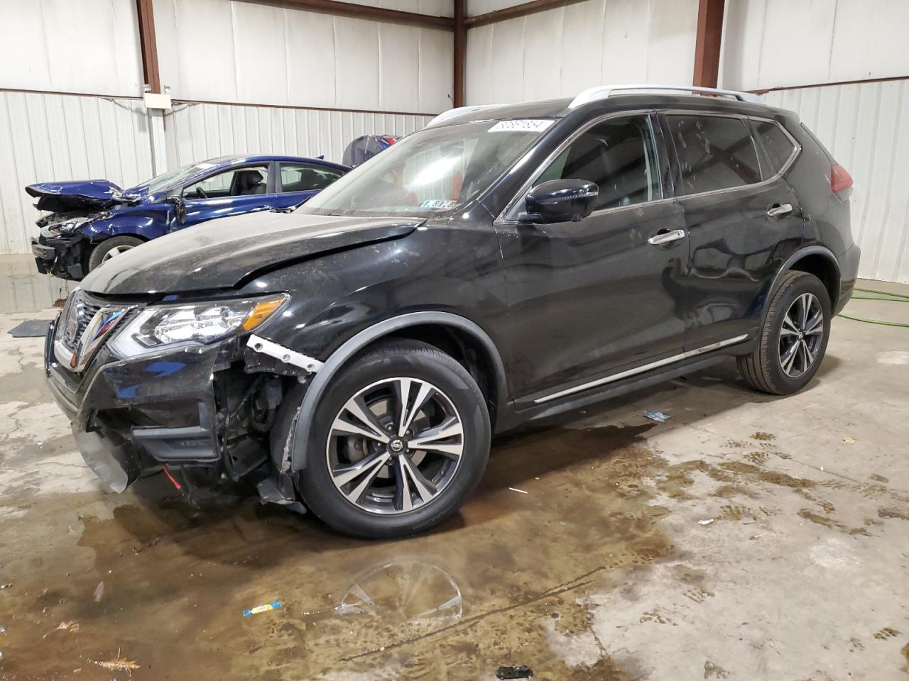 JN8AT2MV3JW302169 2018 NISSAN ROGUE - Image 1