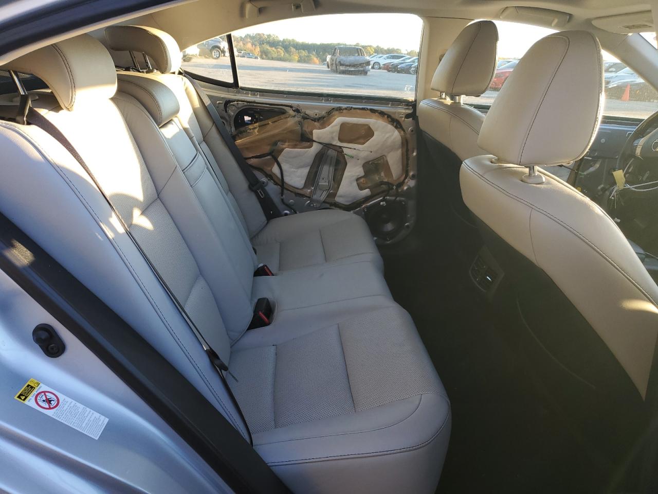 2013 Lexus ES - Image 10
