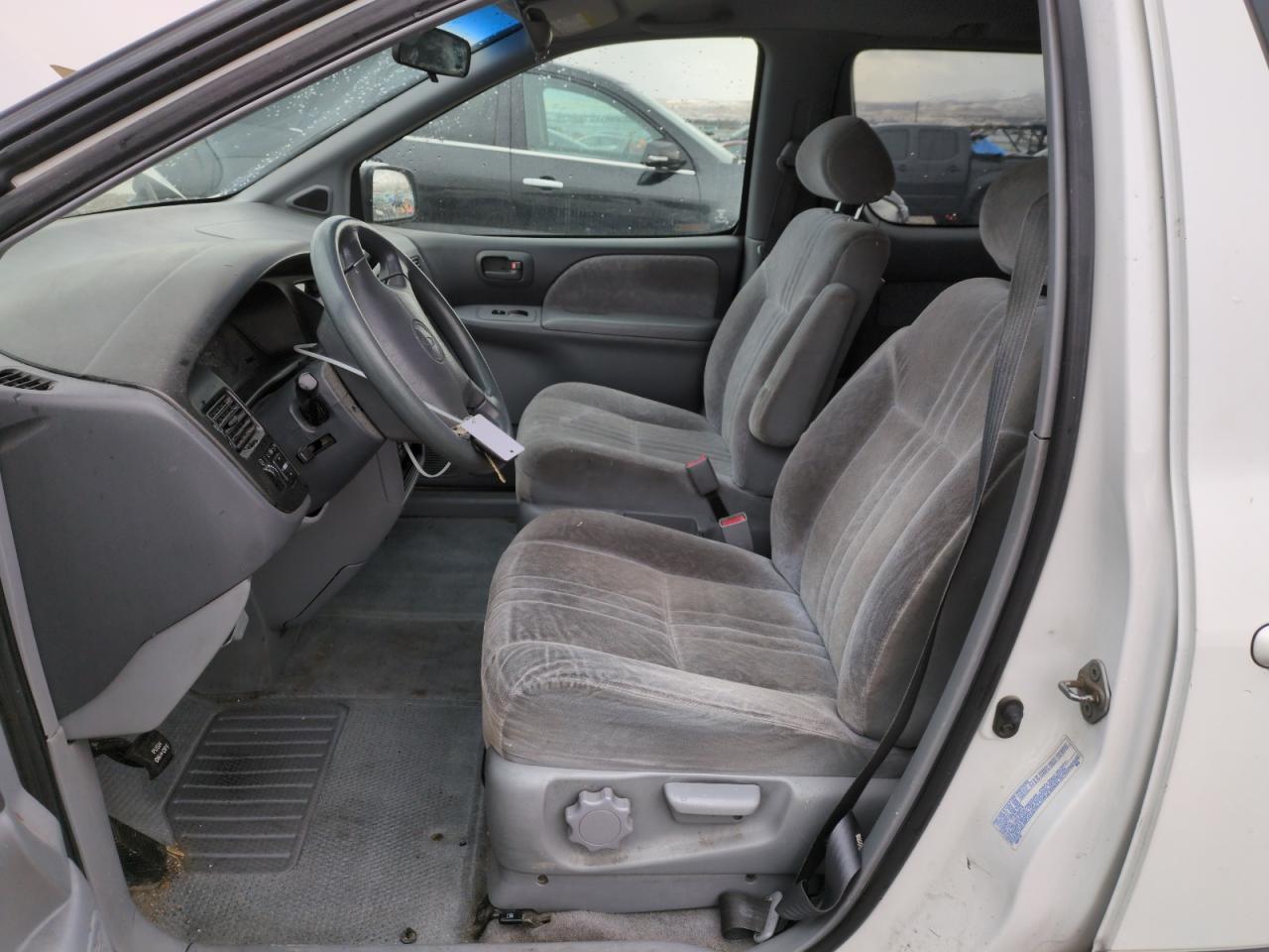 1998 Toyota Sienna - Image 7