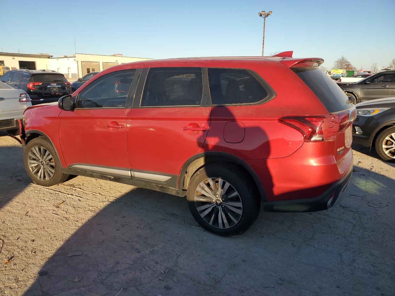 JA4AD2A30KZ025924 2019 MITSUBISHI OUTLANDER - Image 2