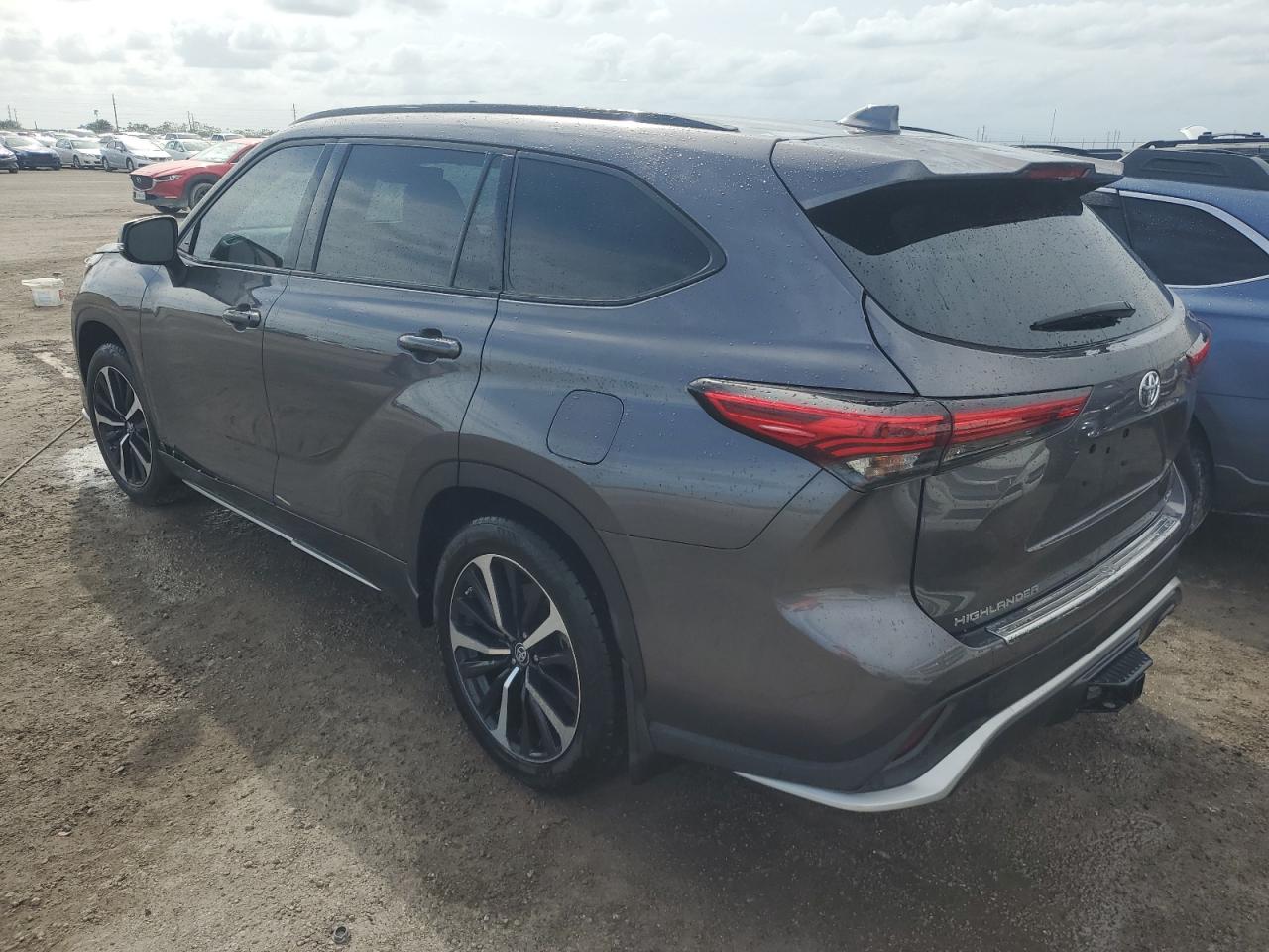 2022 Toyota Highlander - Image 2