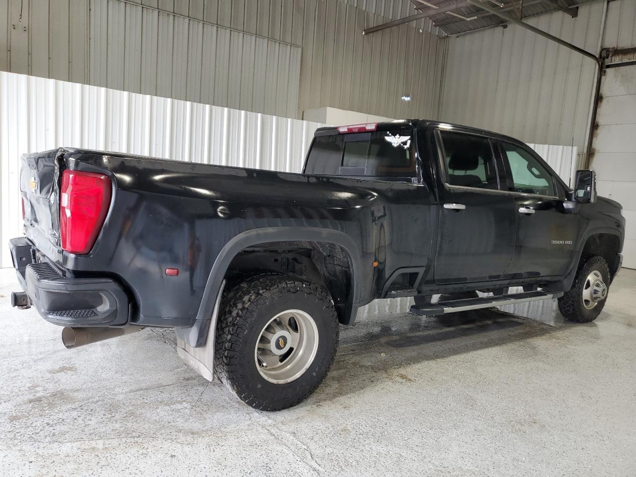 2022 Chevrolet Silverado - Image 4