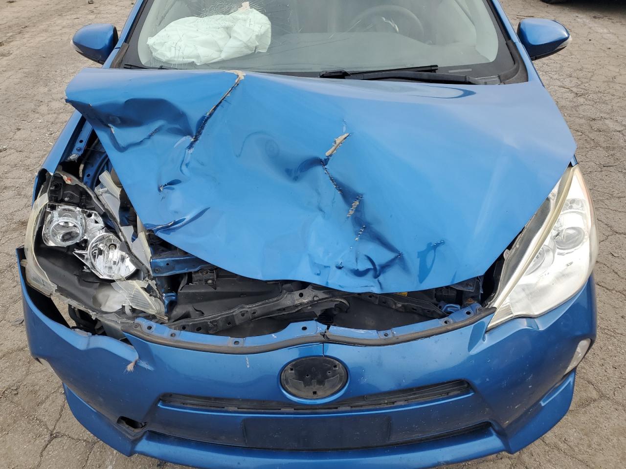 2012 Toyota Prius - Image 12