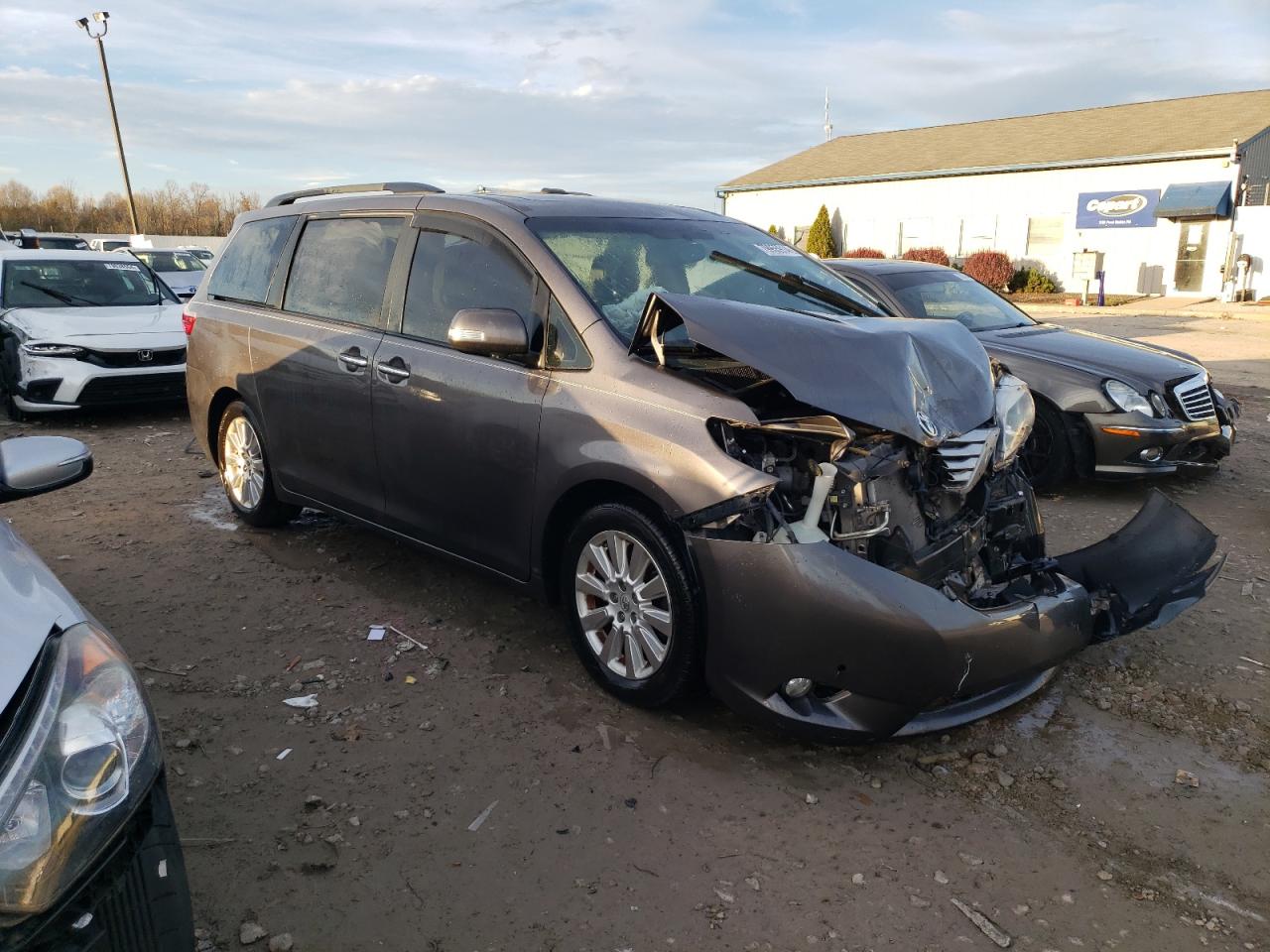 2015 Toyota Sienna - Image 4