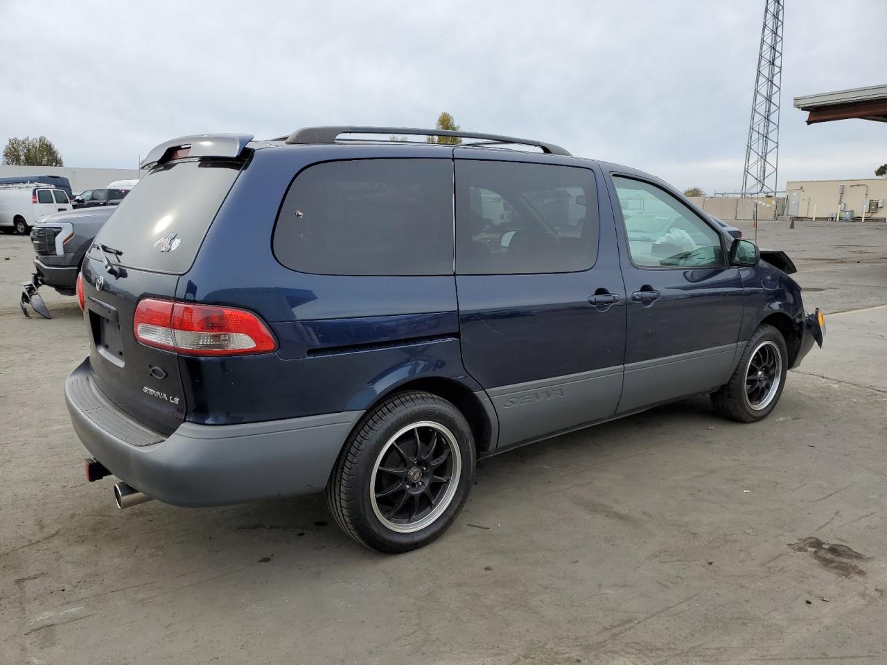 2003 Toyota Sienna - Image 3