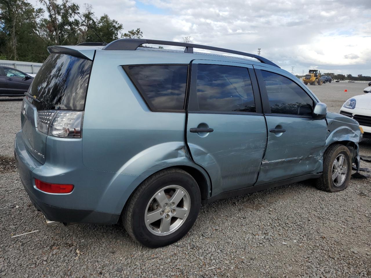 2007 Mitsubishi Outlander - Image 3