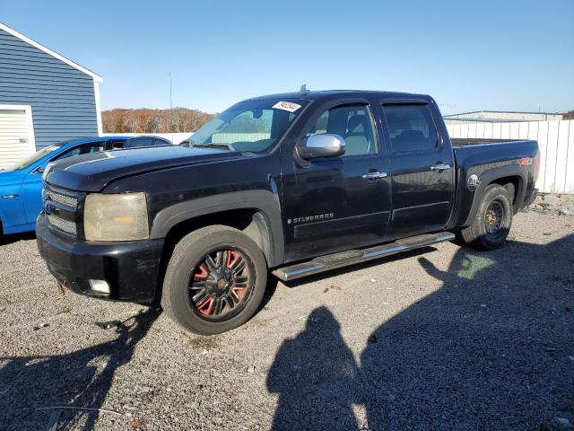 Assonet, MA에서 판매 중인 2007 Chevrolet Silverado K1500 Crew Cab - Minor Dent/Scratches