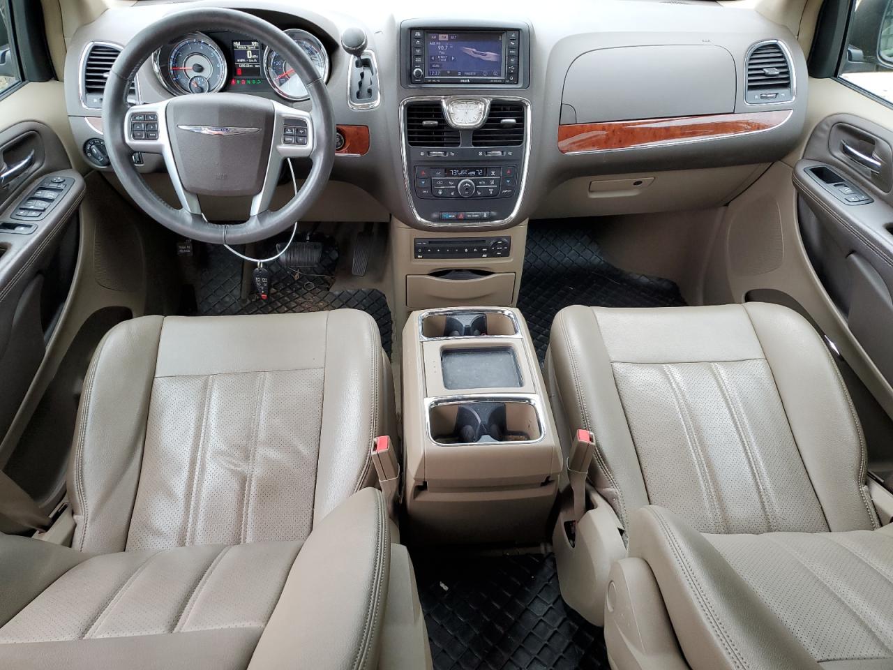2013 Chrysler Town & Country - Image 8