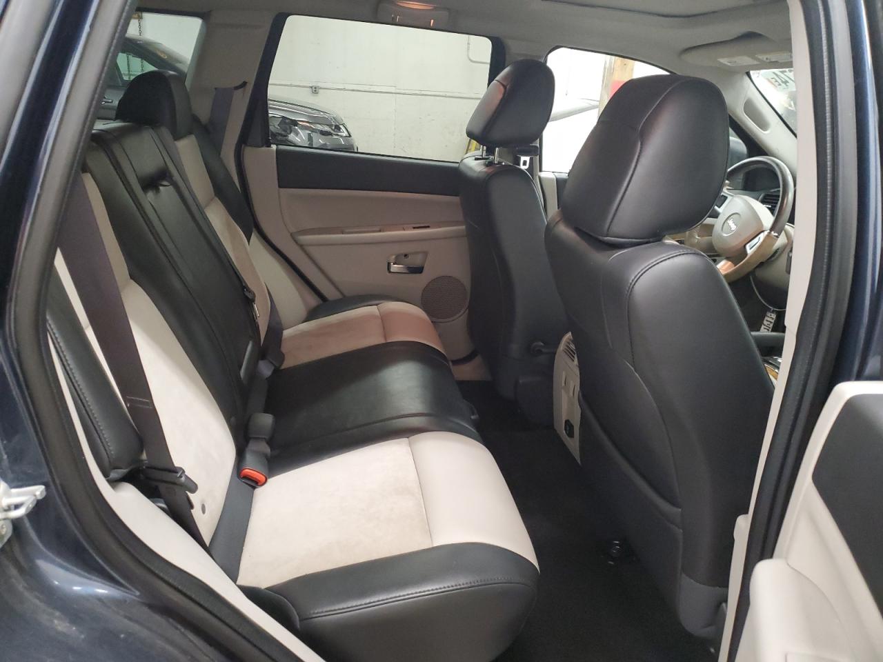 2009 Jeep Grand Cherokee - Image 11