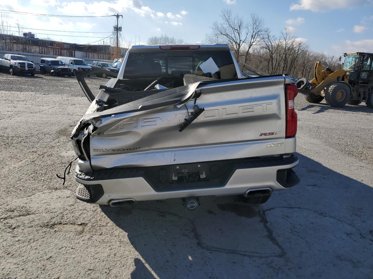 2022 Chevrolet Silverado - Image 6