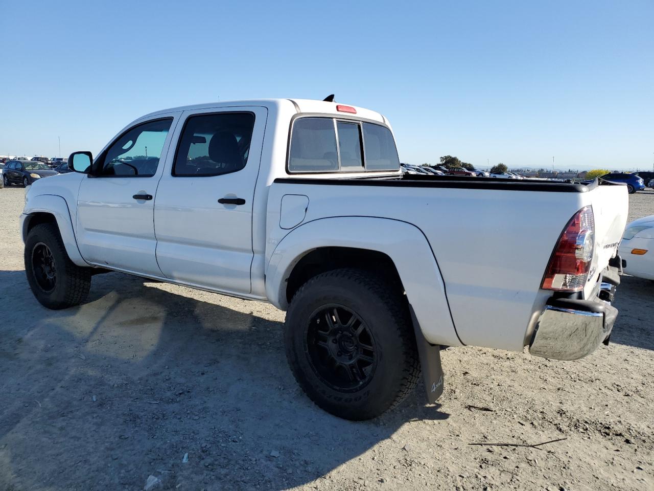 2014 Toyota Tacoma - Image 2
