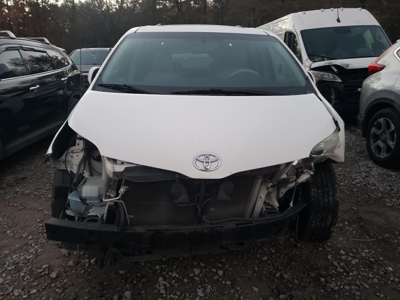 VIN 5TDYK3DC0DS313636 2013 TOYOTA All Models no.5