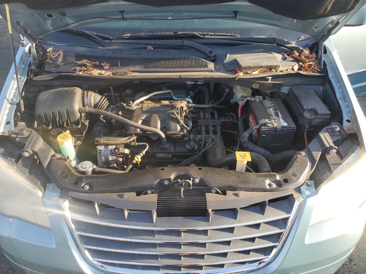 2010 Chrysler Town & Country - Image 12