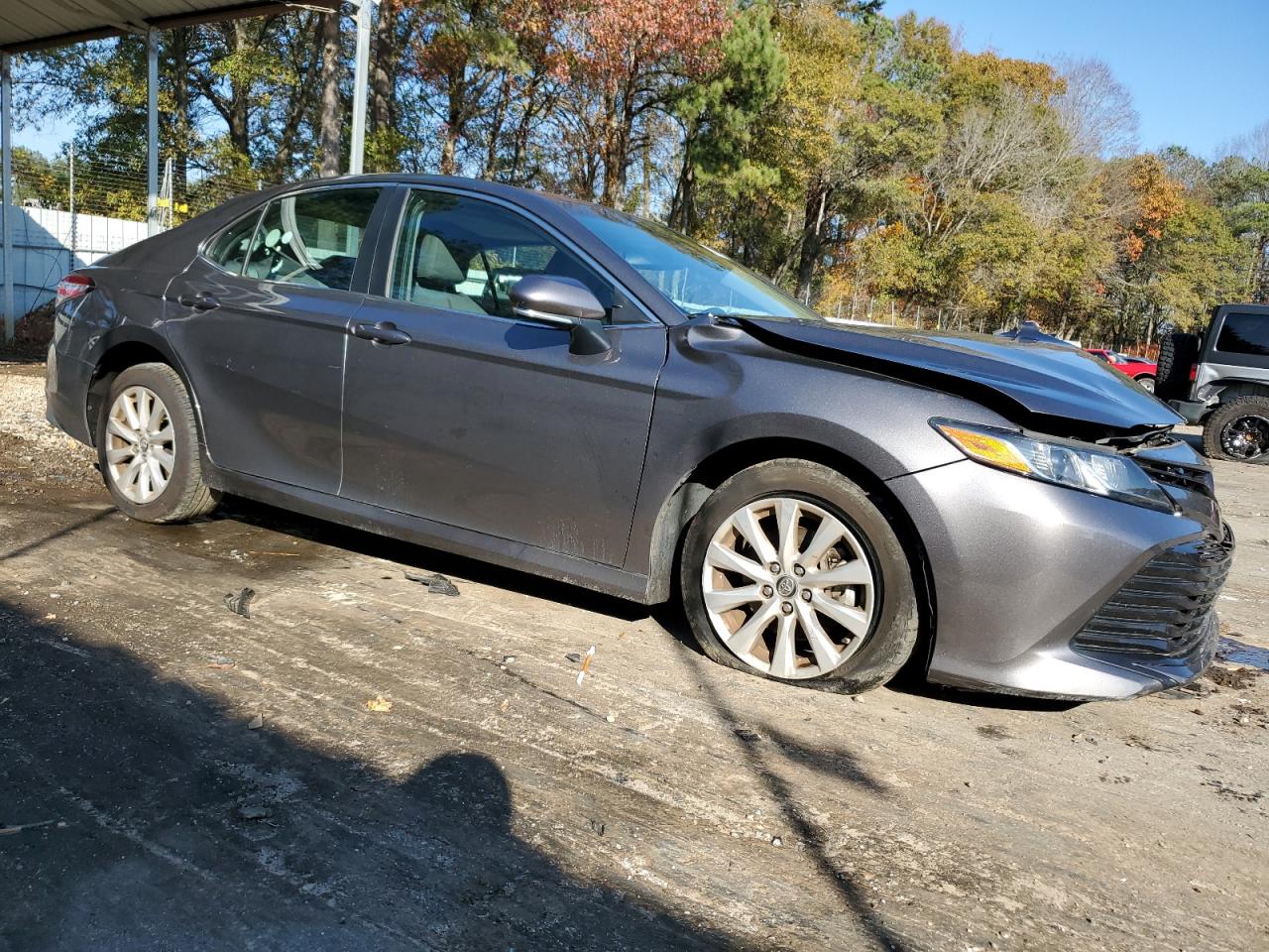 VIN 4T1B11HK7JU518842 2018 TOYOTA CAMRY no.4