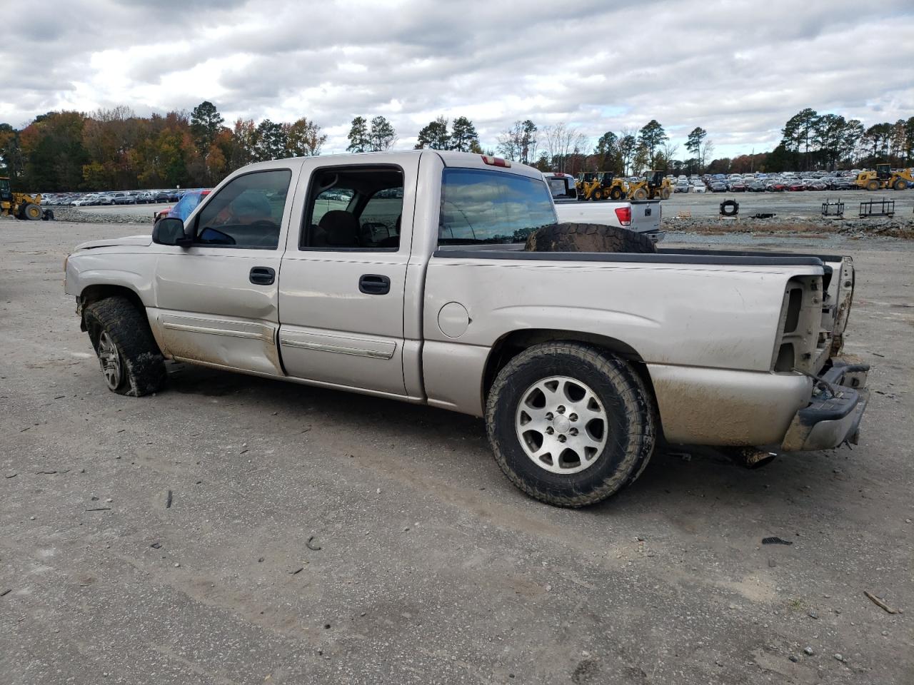 2005 Chevrolet Silverado - Image 2