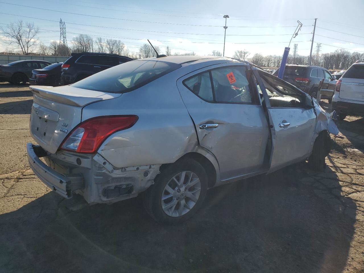 VIN 3N1CN7AP8JL863266 2018 NISSAN VERSA no.3