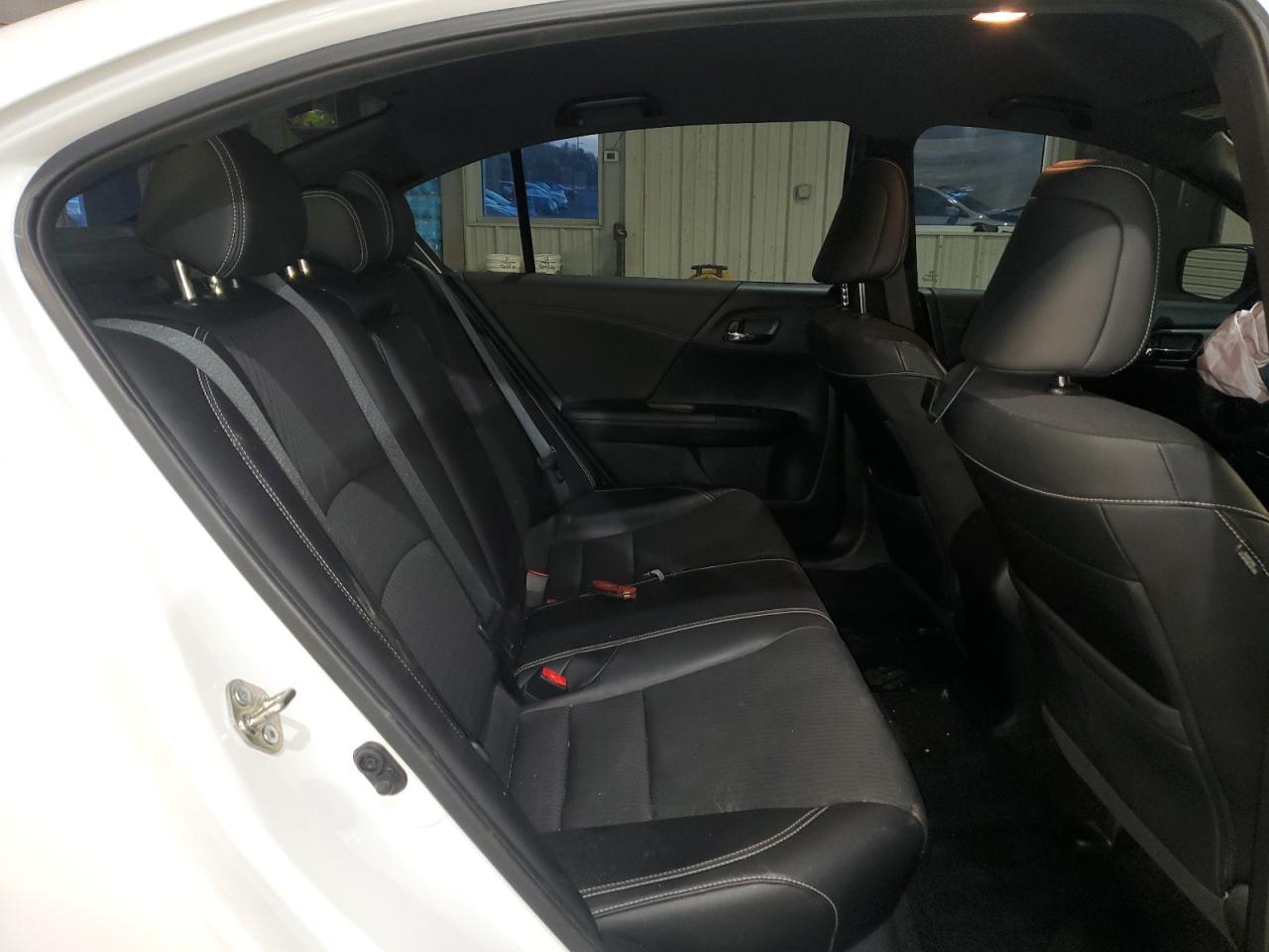2017 Honda Accord - Image 11