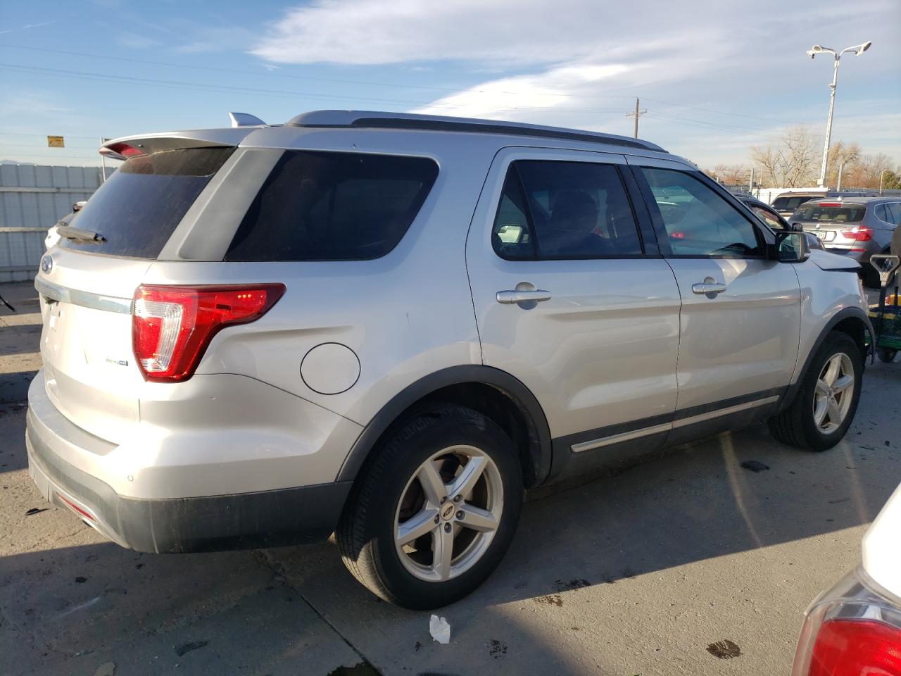 VIN 1FM5K8D82GGA25400 2016 FORD EXPLORER no.3