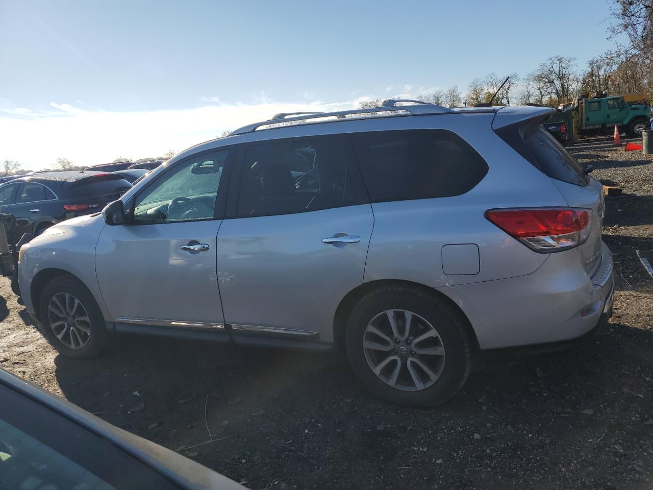 2013 Nissan Pathfinder - Image 2