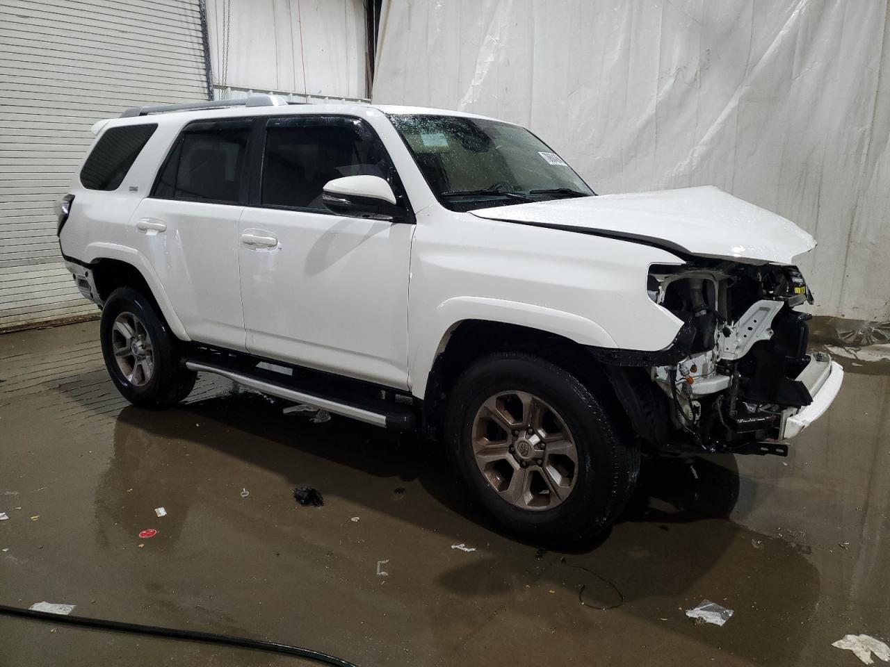 VIN JTEBU5JR3J5585681 2018 TOYOTA 4RUNNER no.4