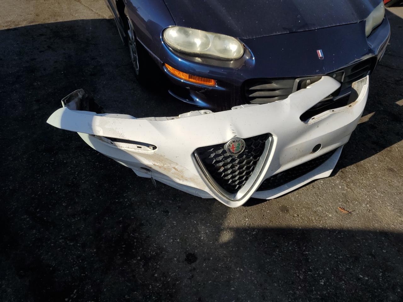 2018 Alfa Romeo Giulia - Image 12