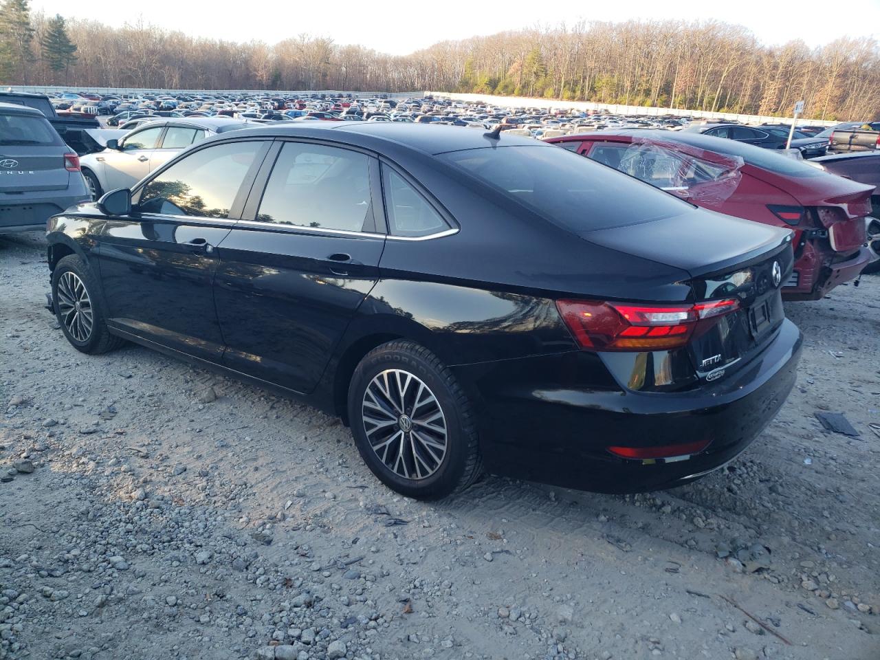 2019 Volkswagen Jetta - Image 2