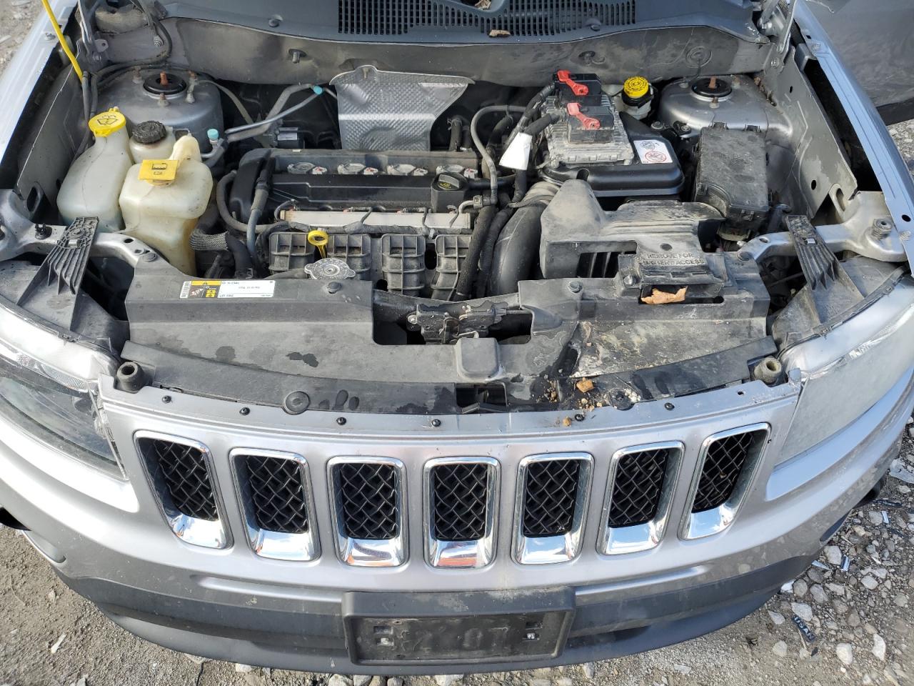 2016 Jeep Compass - Image 13