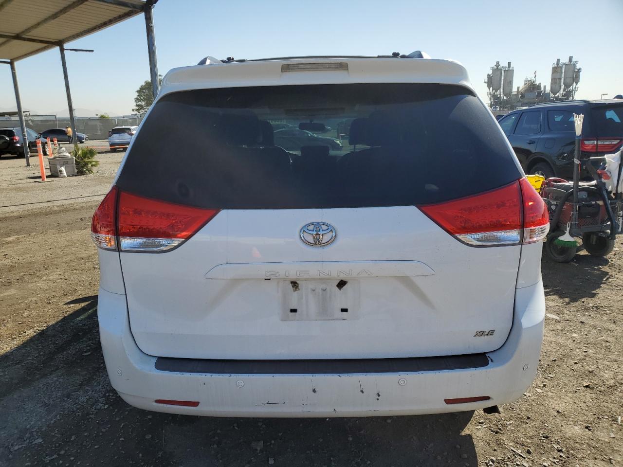 2013 Toyota Sienna Xle VIN: 5TDYK3DC8DS353656 Lot: 80697464