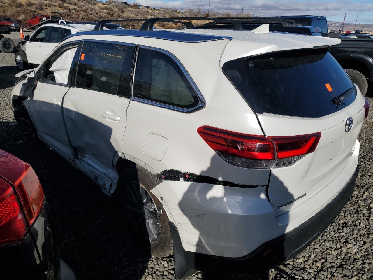 VIN 5TDJZRFH3JS554627 2018 TOYOTA HIGHLANDER no.2