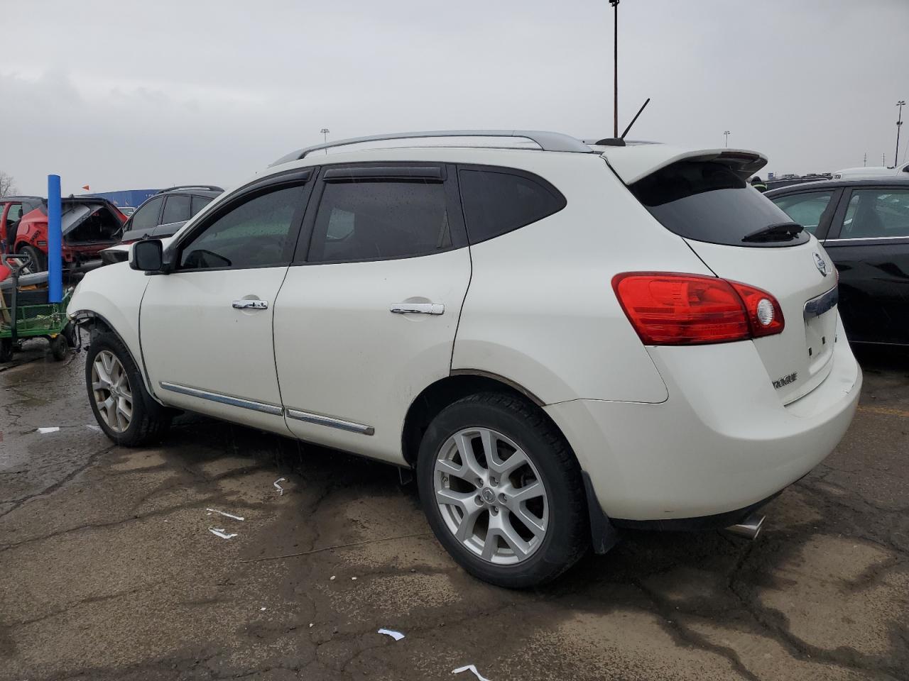 2011 Nissan Rogue - Image 2