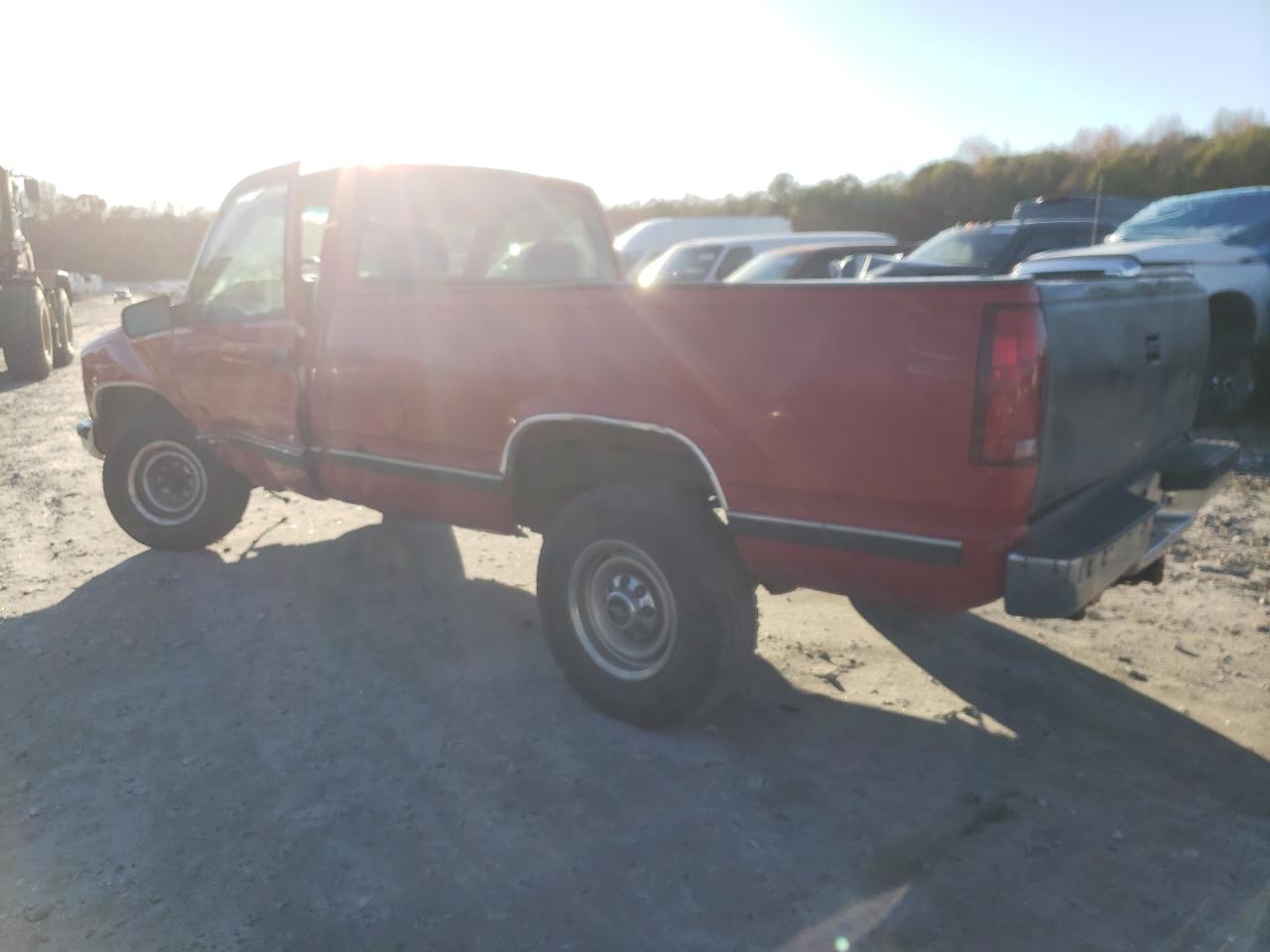 1999 Chevrolet GMT-400 - Image 2