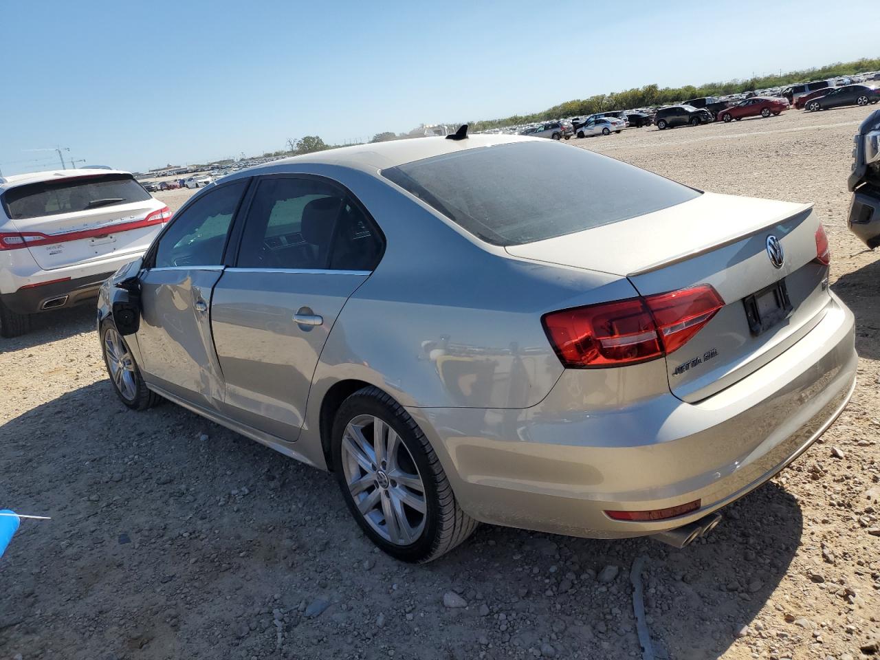 2015 Volkswagen Jetta - Image 2