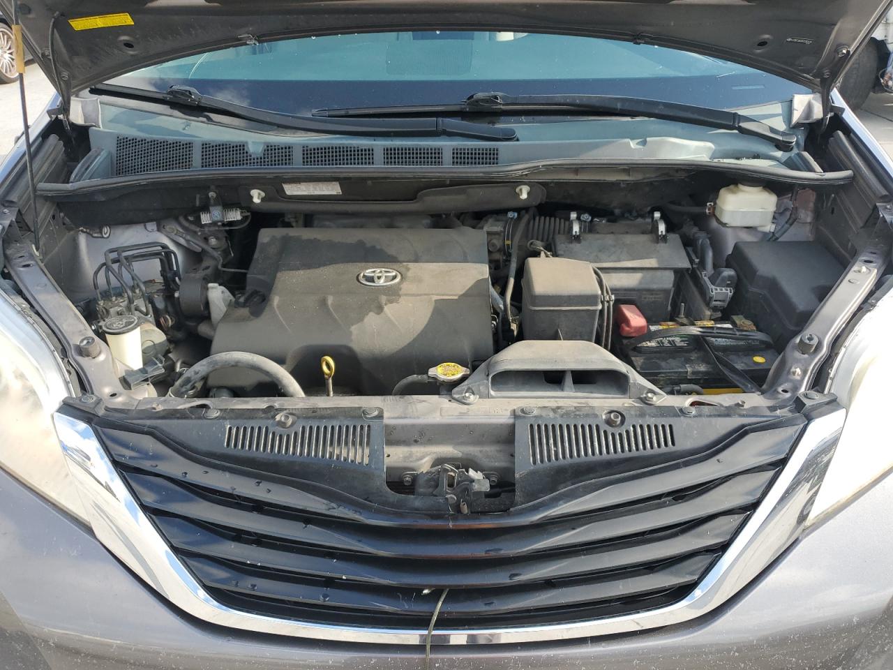 2013 Toyota Sienna - Image 12