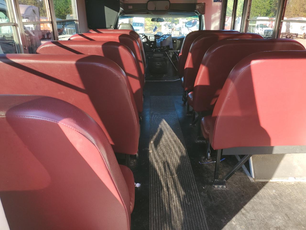 2002 Chevrolet Express - Image 10
