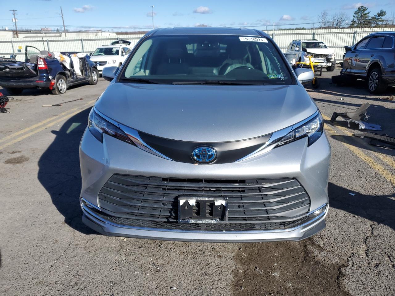 2021 Toyota Sienna - Image 5