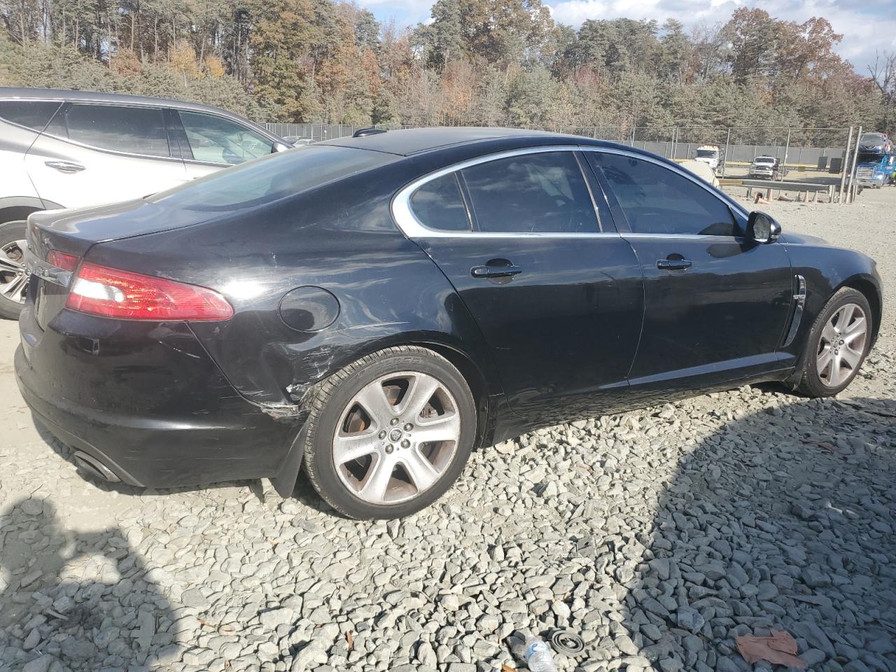 2010 Jaguar XF - Image 3