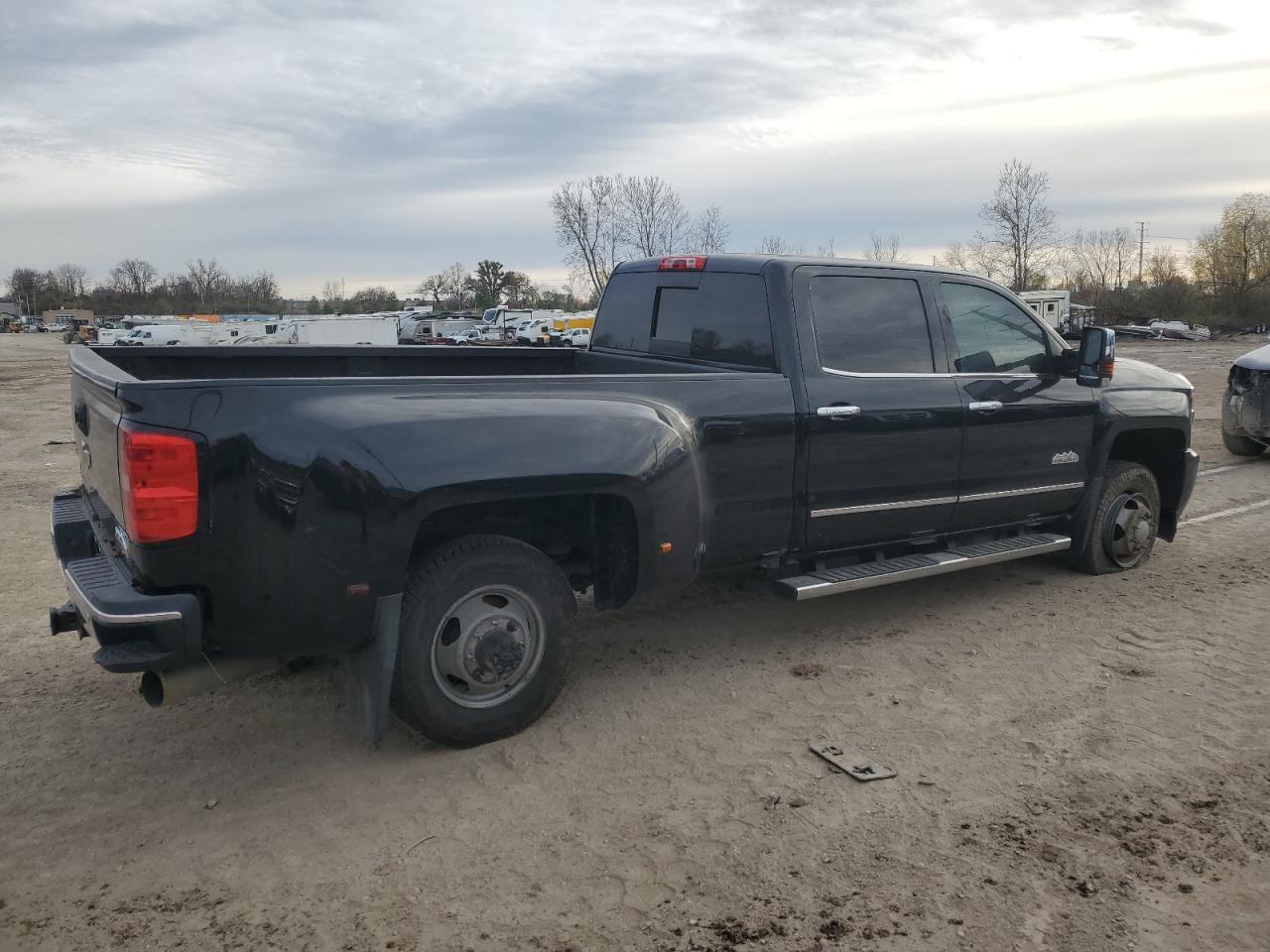 2016 Chevrolet Silverado - Image 3