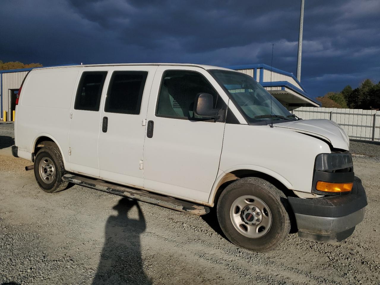 2018 GMC Savana - Image 4