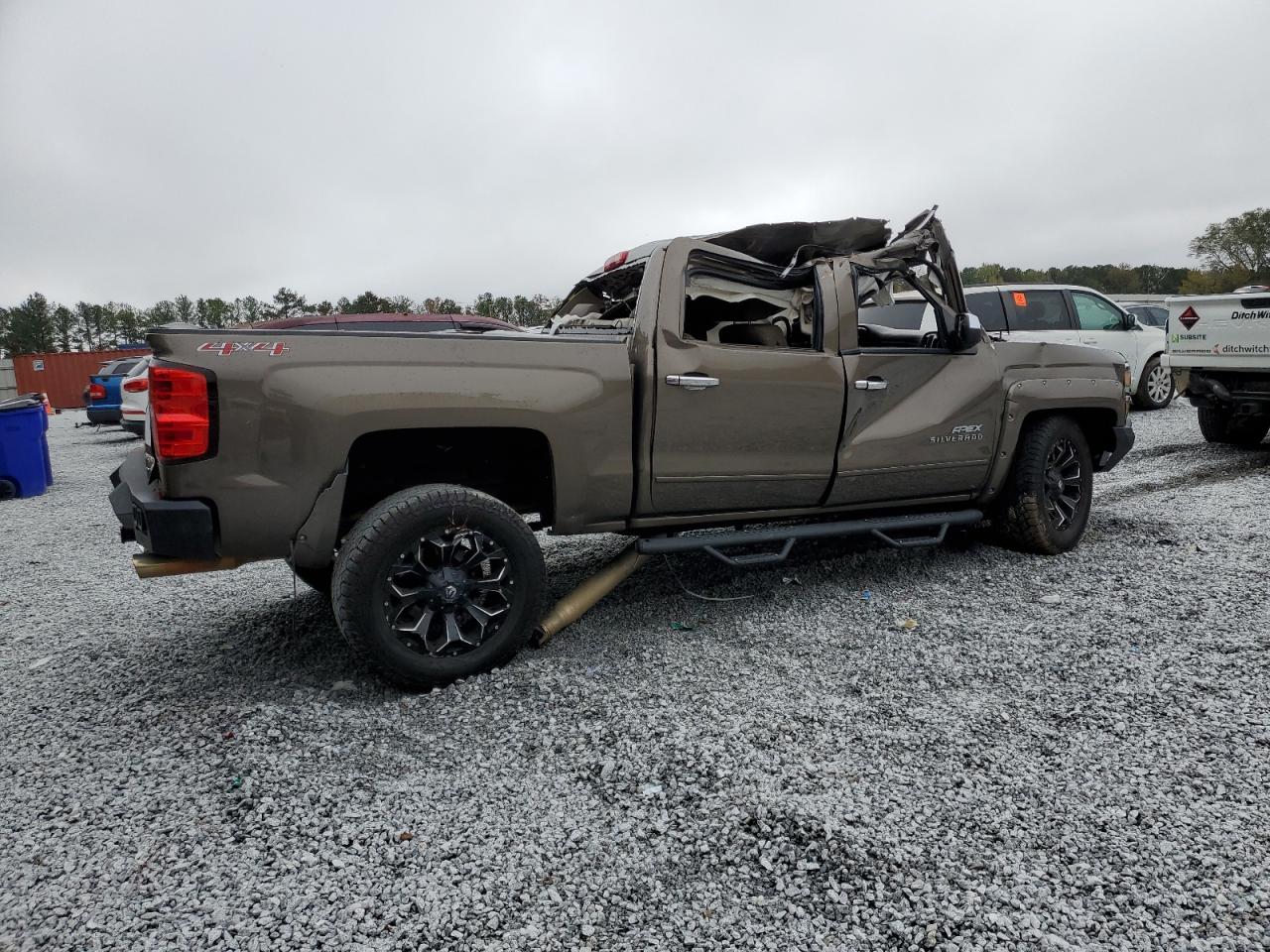 2015 Chevrolet Silverado - Image 3