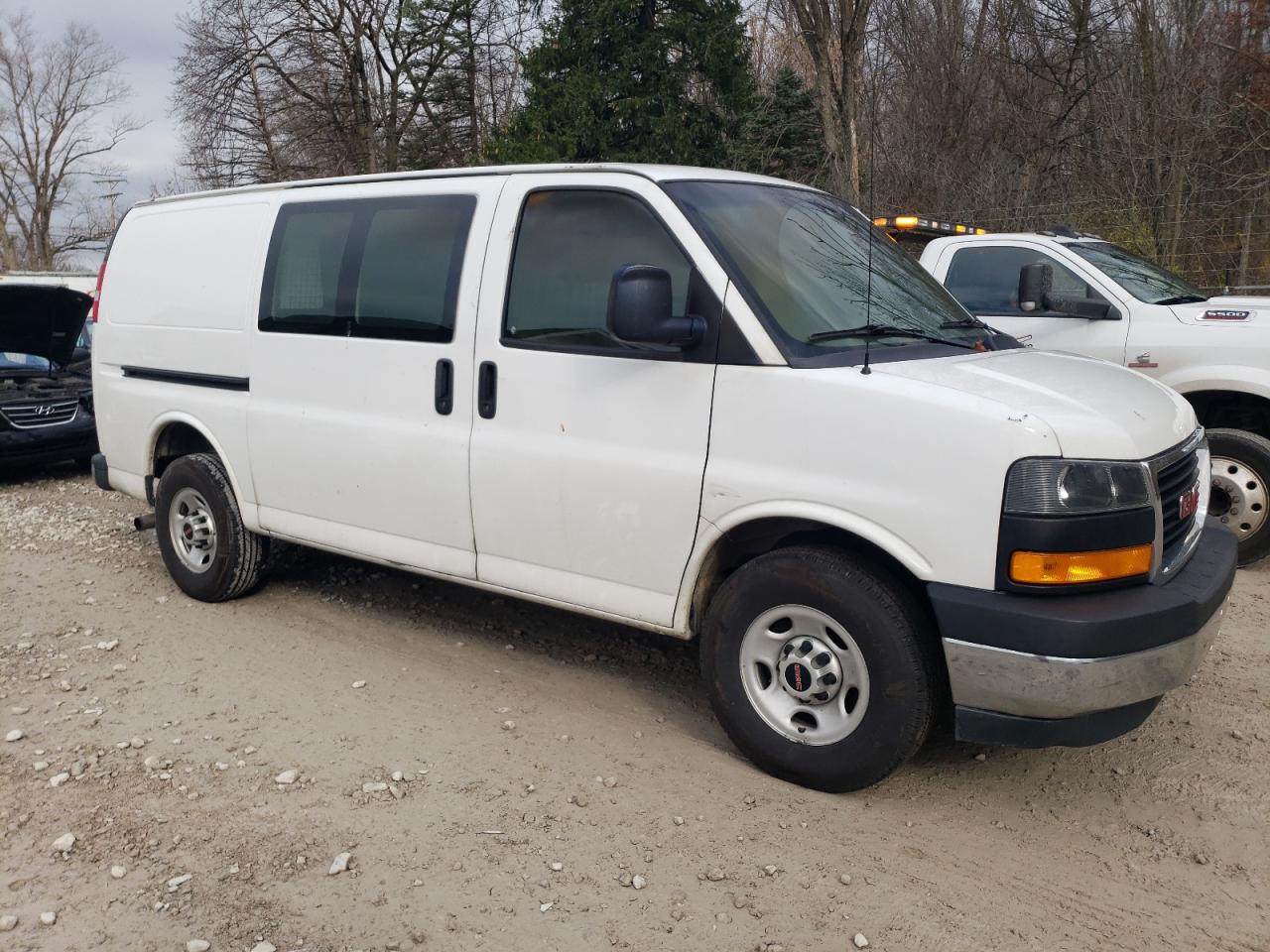 2018 GMC Savana - Image 4