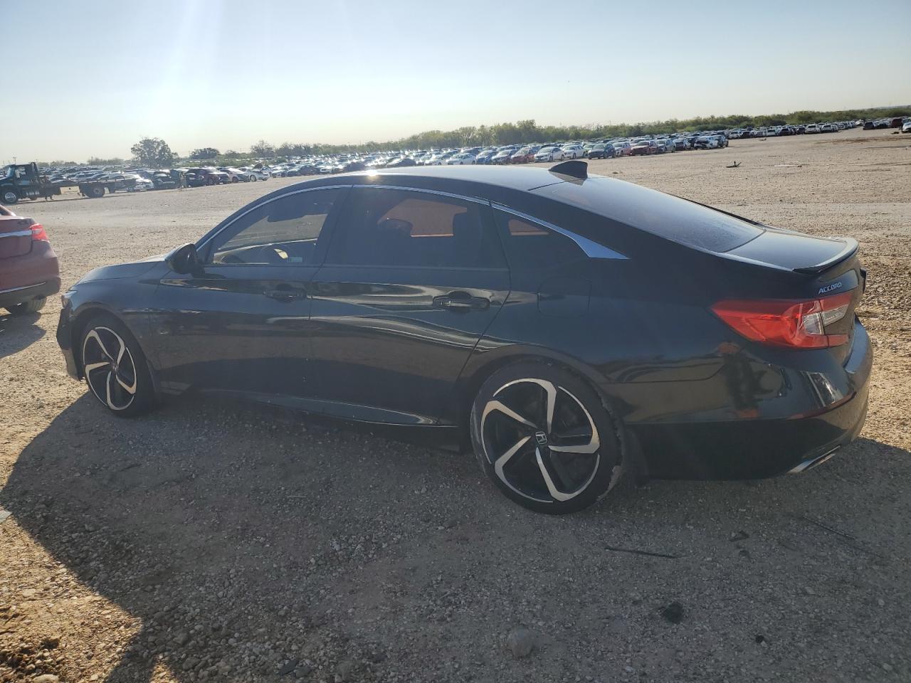 VIN 1HGCV1F30JA130525 2018 HONDA ACCORD no.2