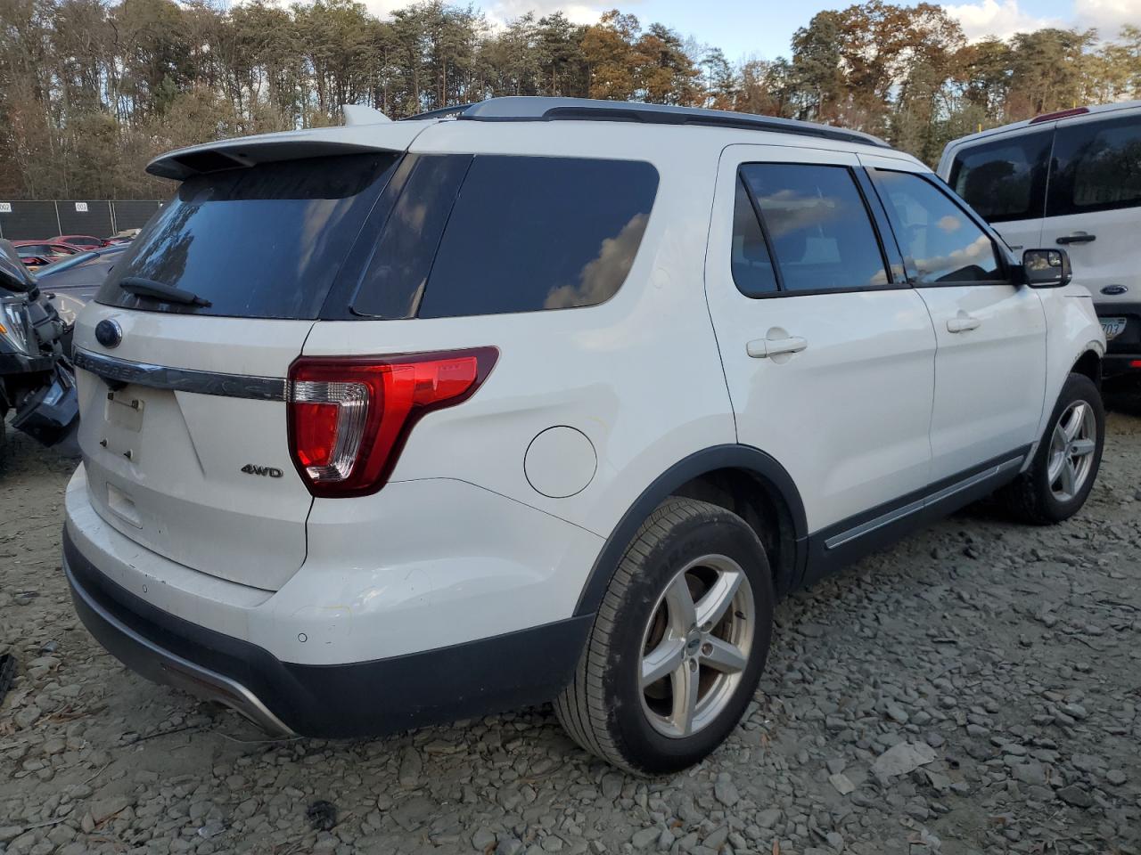 2017 Ford Explorer - Image 3